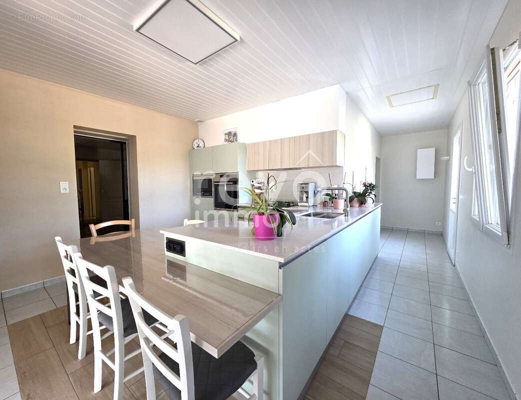 Maison familiale 126m² Corcoué sur Logne 44650 - photo 3