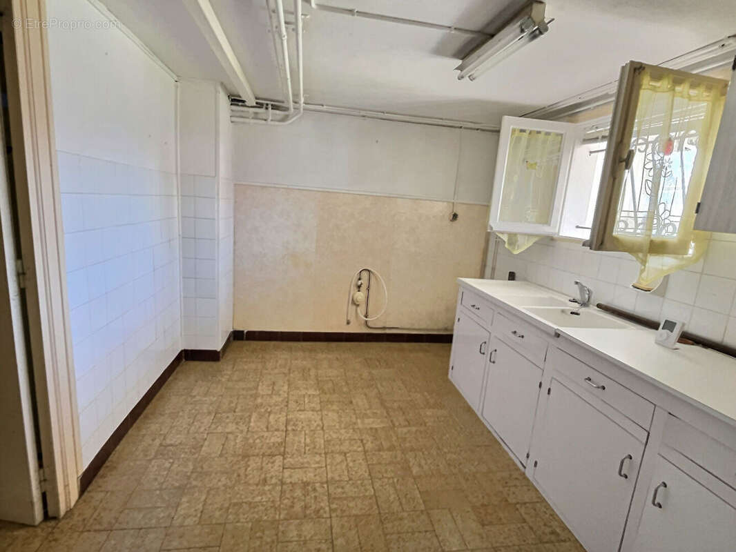 À vendre - Maison avec jardin et garage - photo 7