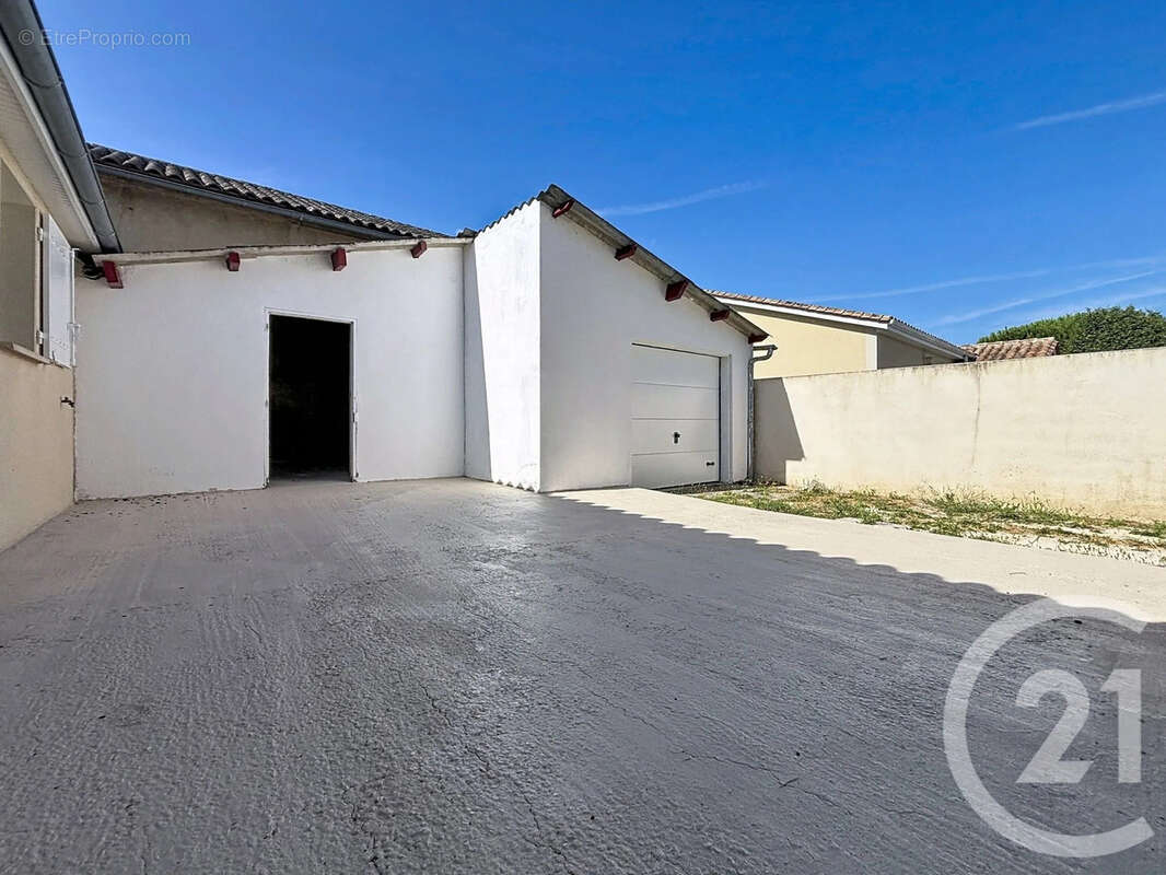 Maison 93 m² à Ruelle-Sur-Touvre  - photo 3