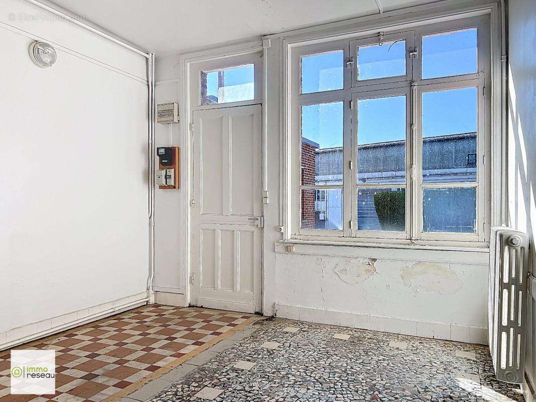 Commerce à ESCAUDOEUVRES