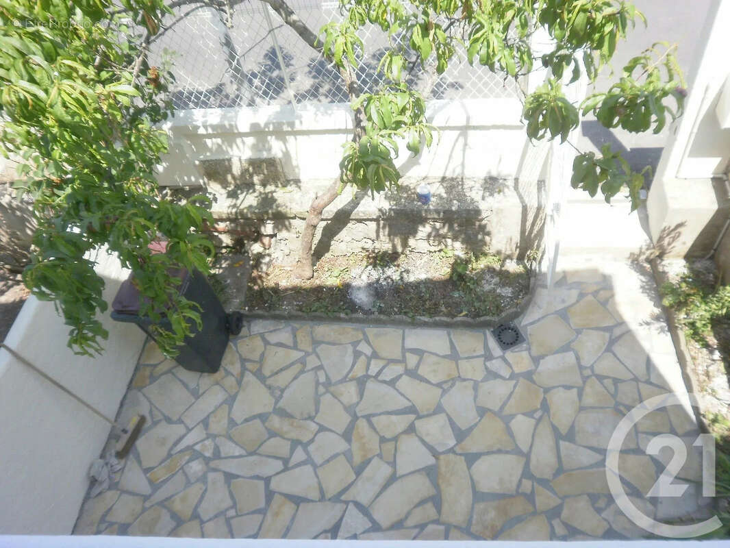 Maison 77 m² à Soyaux  - photo 4