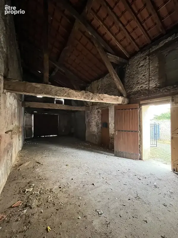 Grange (120m²) à aménager sur environ 250m² de terrain - photo 3