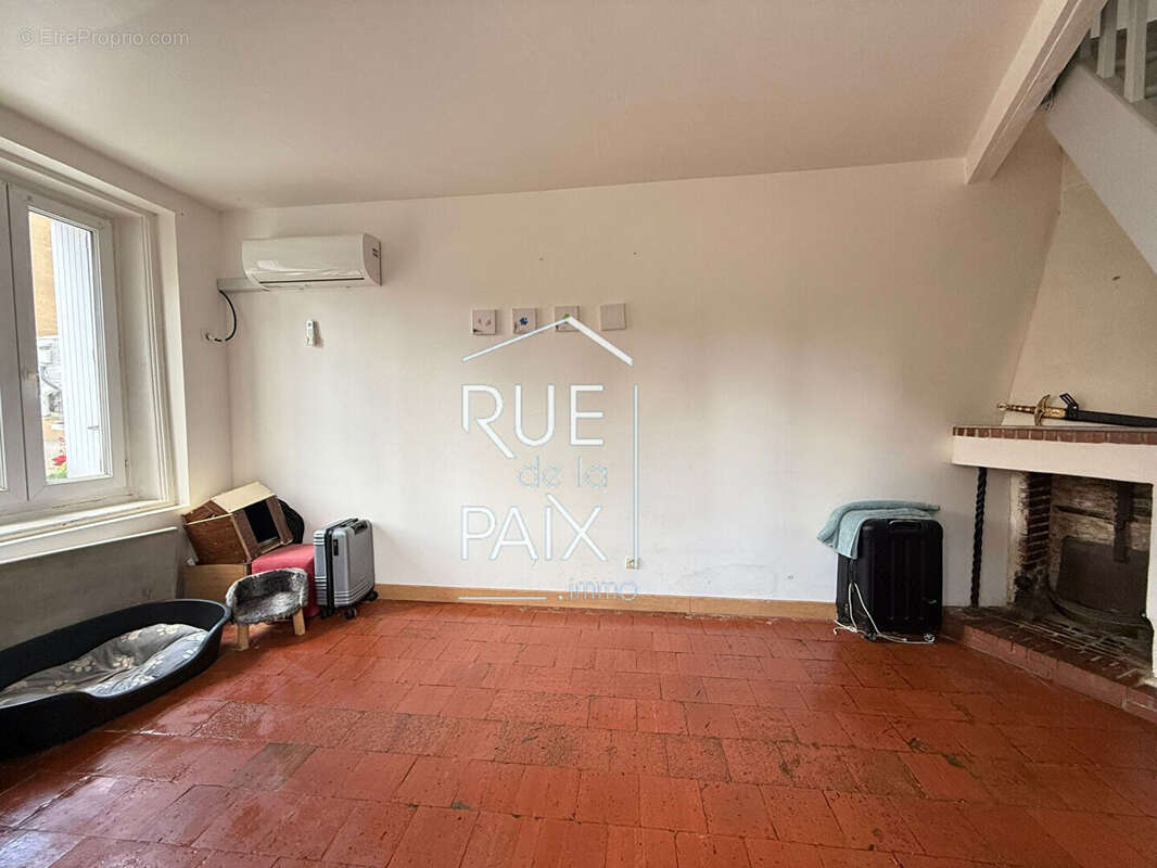 Maison à MONTS-SUR-GUESNES