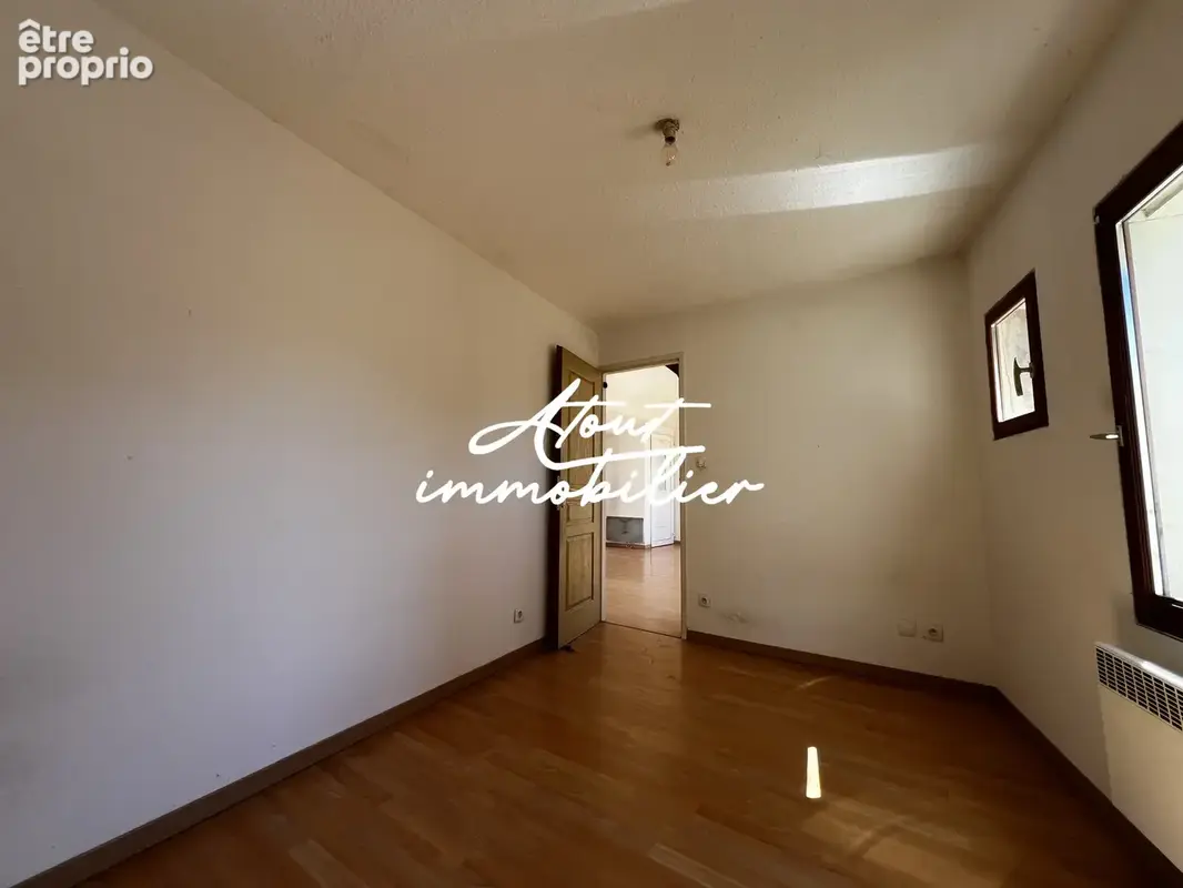 LODEVE - Appartement au dernier étage - photo 7