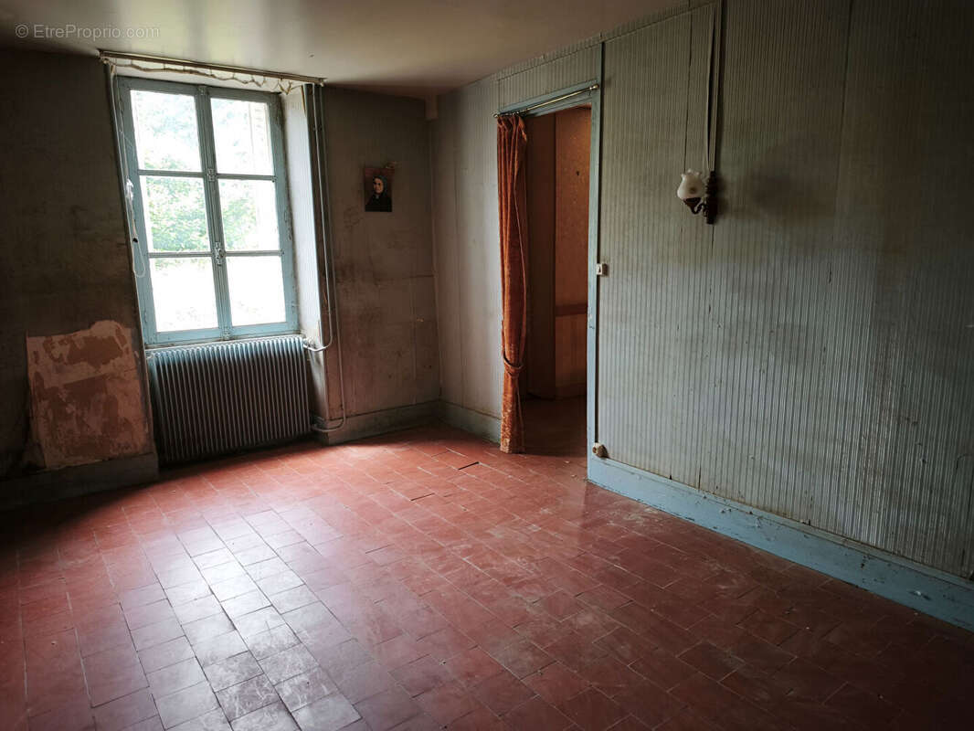 Maison à BILLY-CHEVANNES