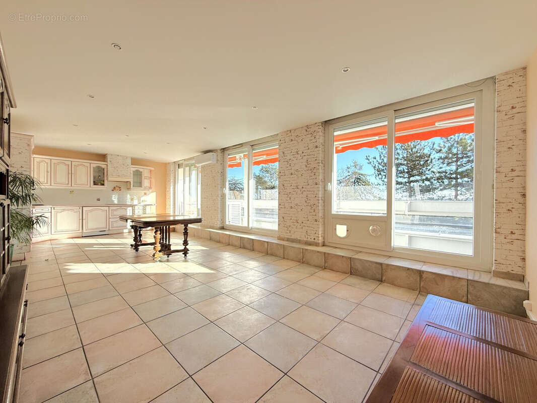 Appartement à LYON-9E