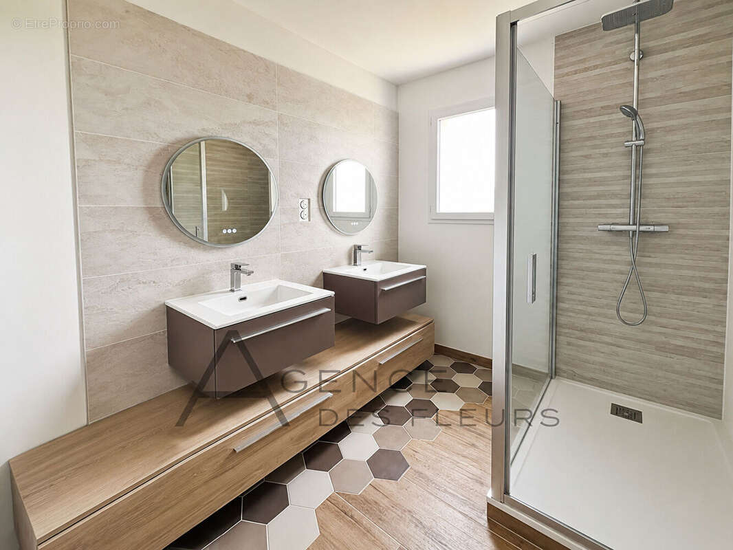 Maison  6 pièce(s) 150 m2 - photo 8