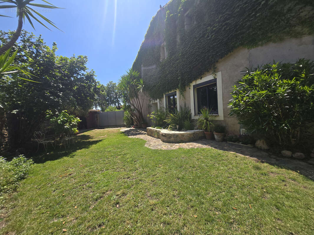 Maison en pierre beaucoup de charme - photo 3