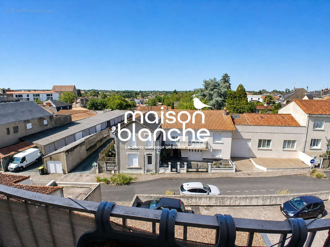 Appartement 28 m² à Parthenay  - photo 5