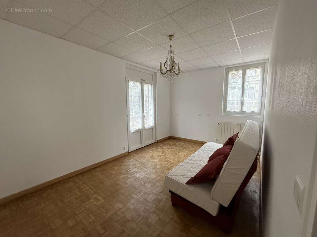 Maison à VILLENEUVE-L'ARCHEVEQUE