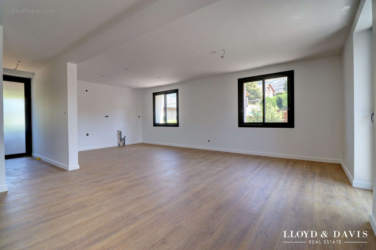 Appartement 103 m² à Challes-Les-Eaux  - photo 3