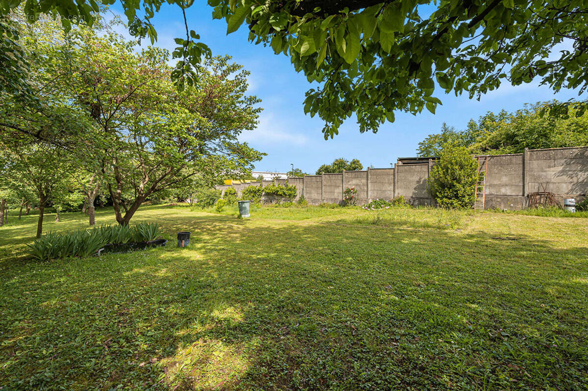 Maison avec grand jardin et terrasse - Calme et verdure - photo 17
