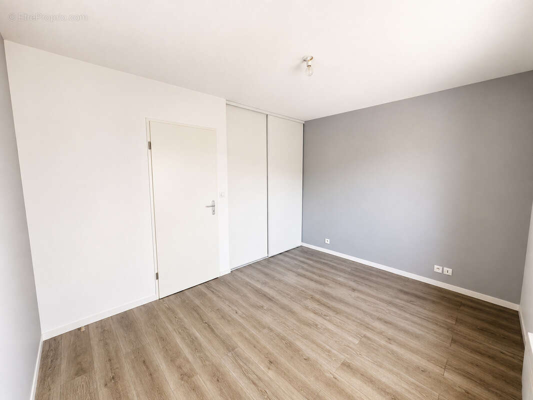 T3 en duplex de 69 m2 à Ludon-Médoc avec deux places de parking, jardin de 15m2 et terrasse - photo 6