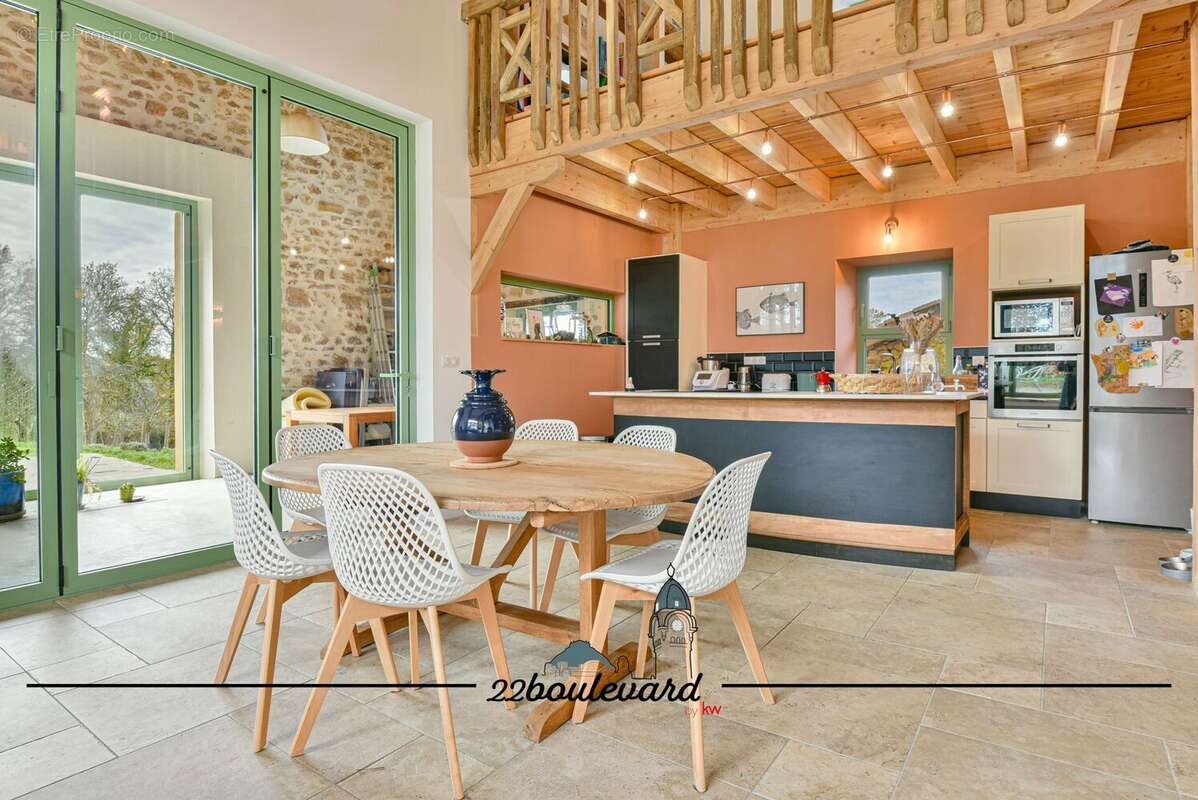 Maison à COMPREIGNAC