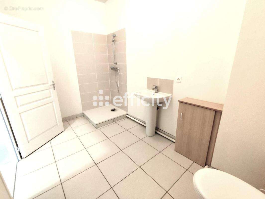 Commerce à TREMBLAY-LES-VILLAGES