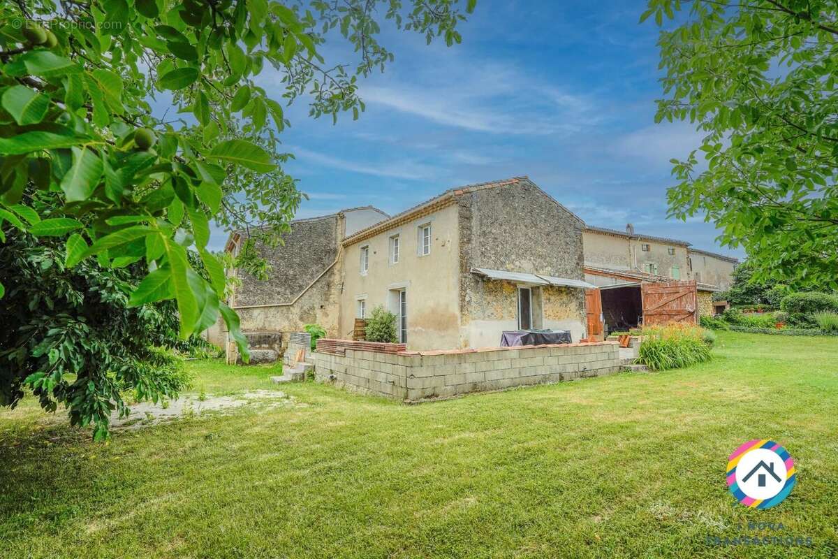 Charme, volume et vue campagne. Ancienne grange en pierre de 160m² - photo 4
