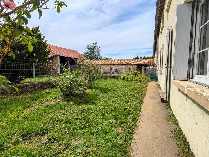 Maison à SAUZE-VAUSSAIS