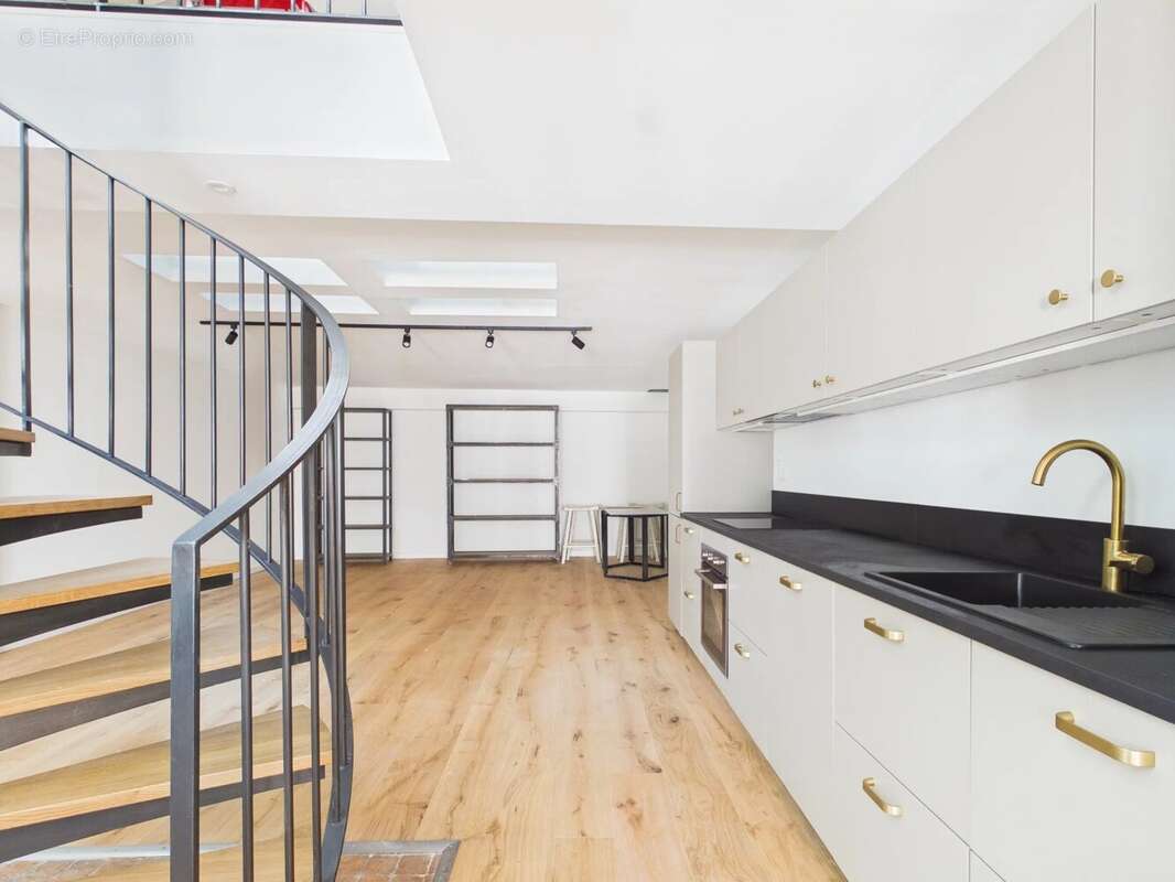 Duplex au charme historique de 102 m² - photo 4