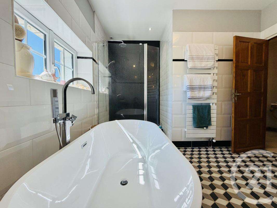 Maison 189 m² à Saint-Priest-Taurion  - photo 18