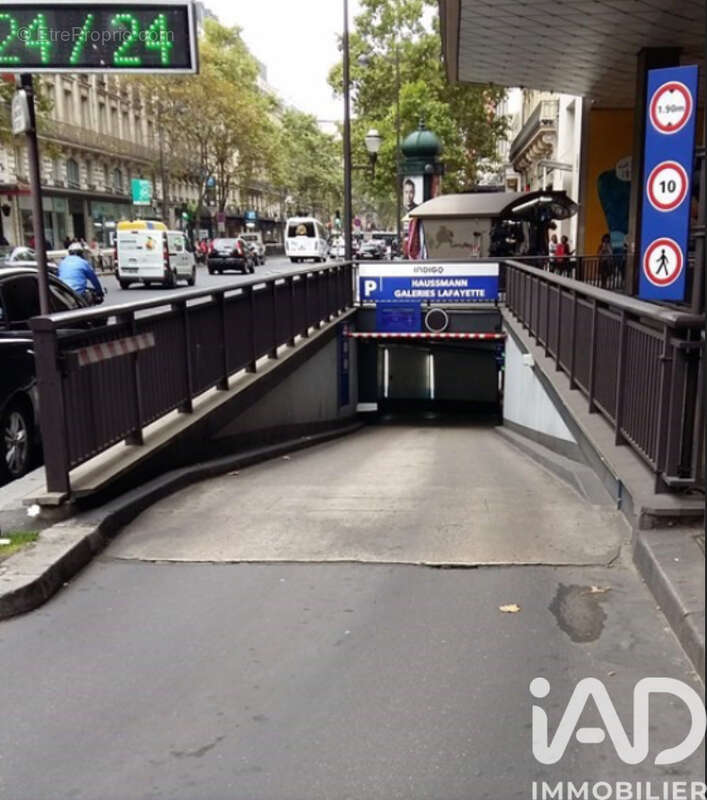 Photo 4 - Parking à PARIS-9E