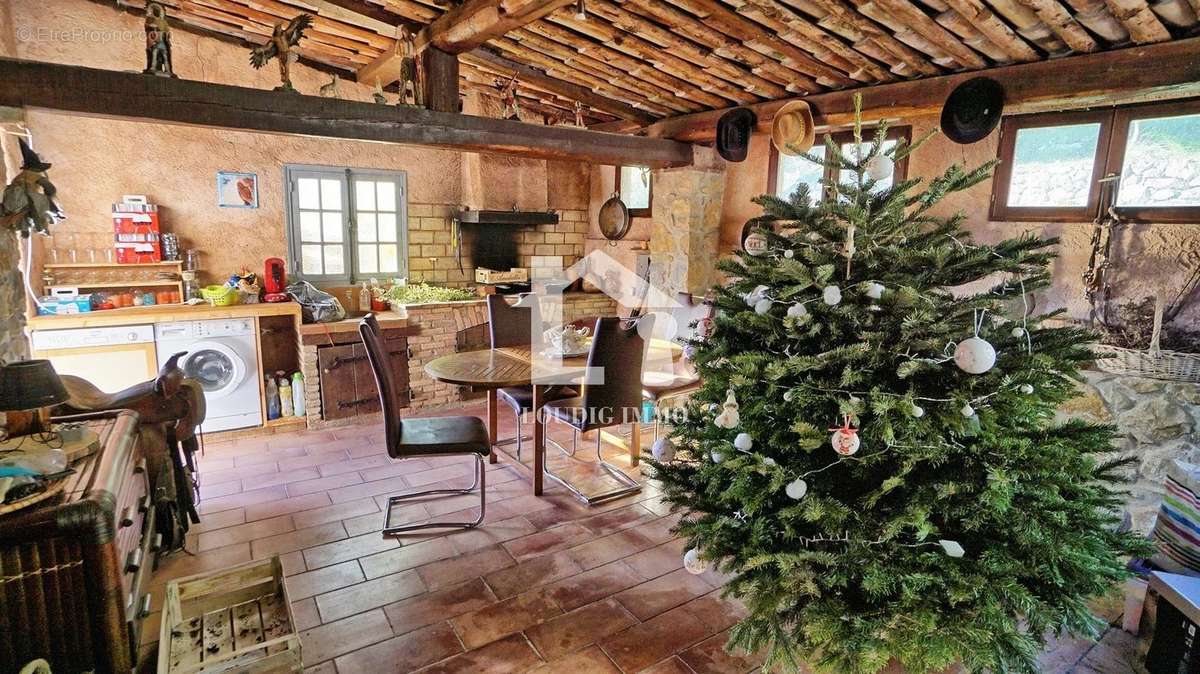 Maison à TOURRETTES-SUR-LOUP