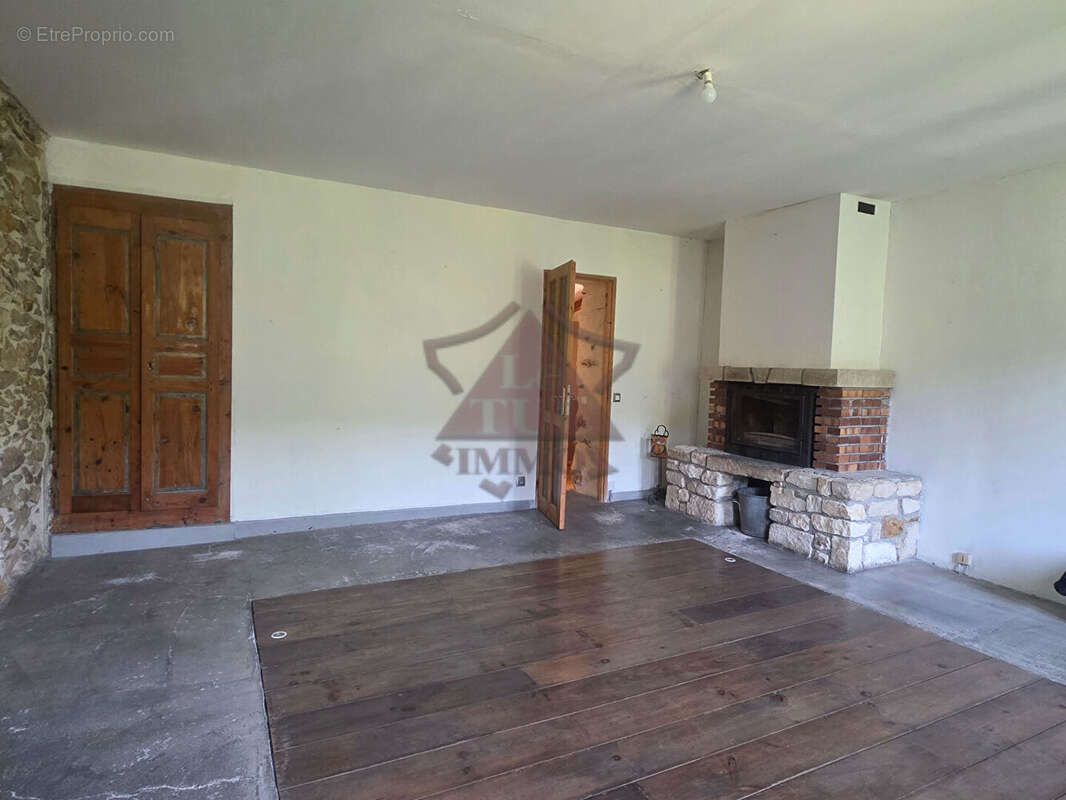 Appartement à ROBIAC-ROCHESSADOULE