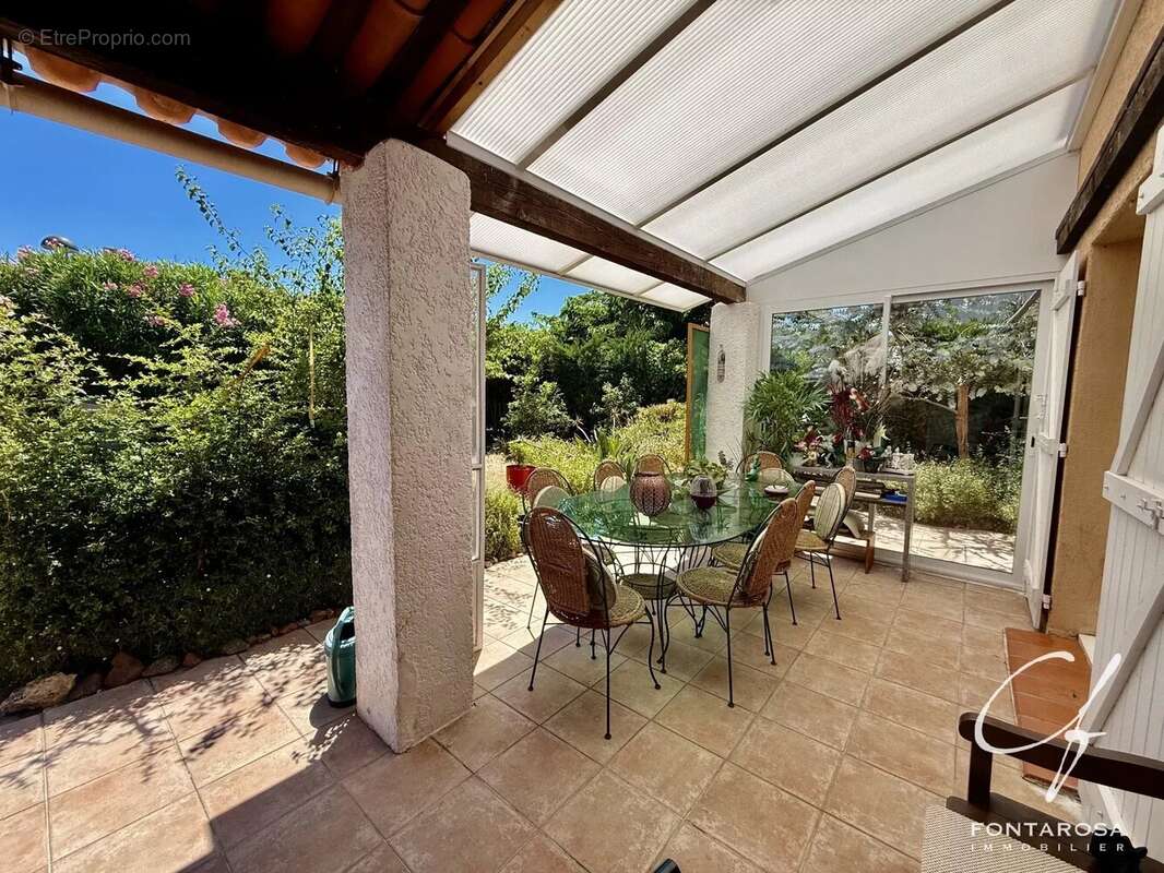 Villa au calme avec beau potentiel — Fréjus limitrophe Saint-Raphaël - photo 7
