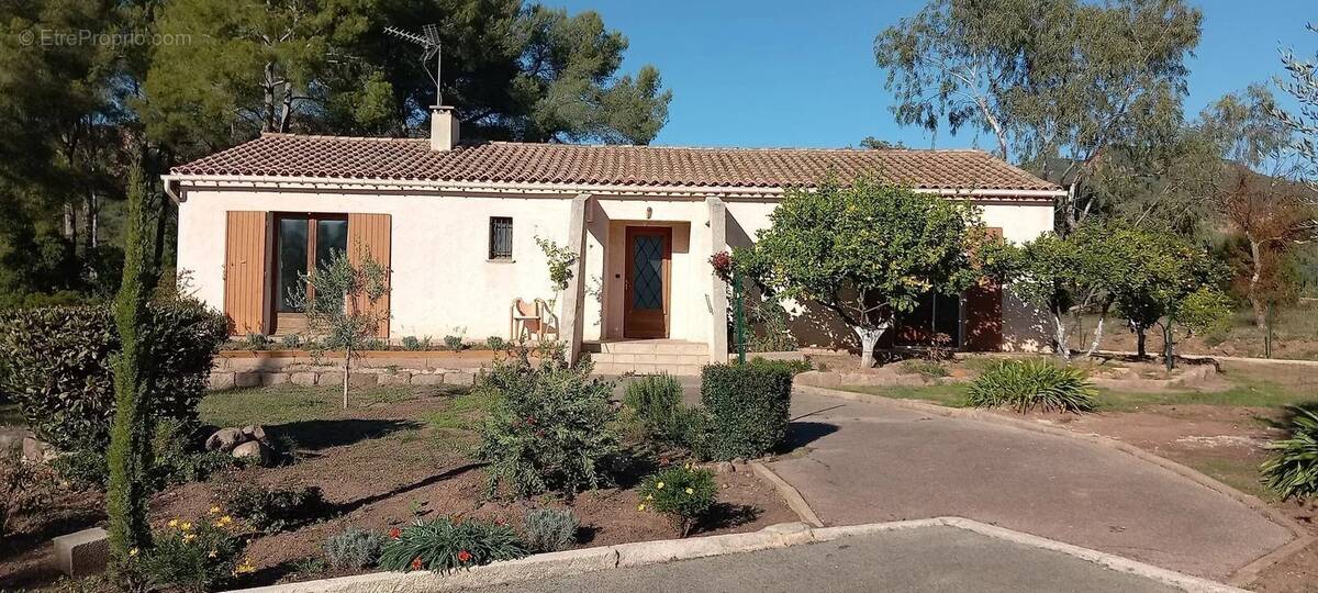 Maison à ROQUEBRUNE-SUR-ARGENS