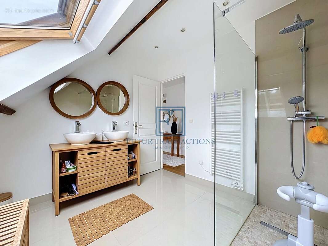 Maison spacieuse et moderne avec piscine à Élancourt Village - photo 13
