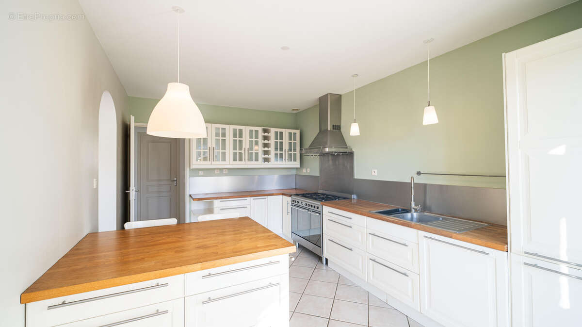 Maison à MONTELIMAR