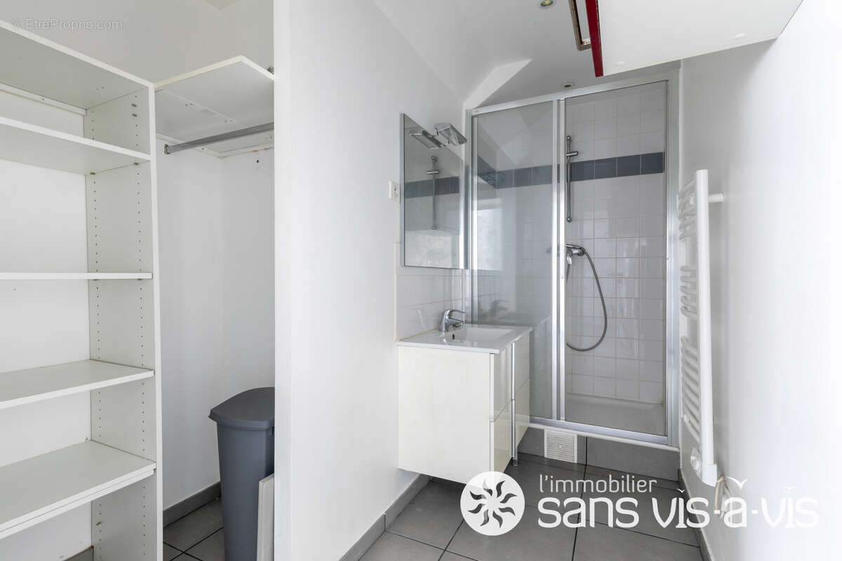 Appartement à COURBEVOIE