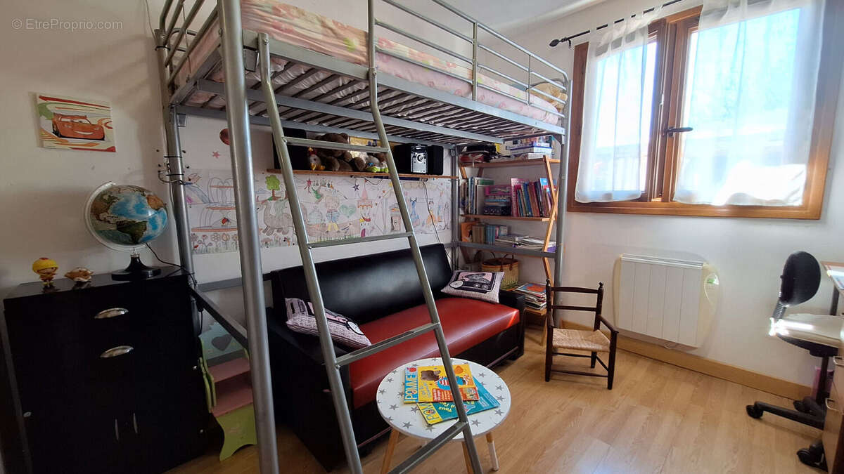 Maison à SAINT-GENES-CHAMPANELLE