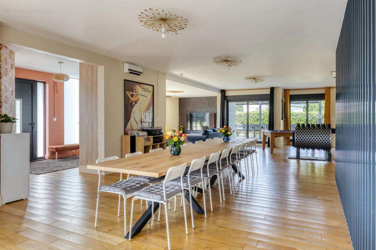 Maison de 7 pièces de 250 m² situé à Caumont - photo 7
