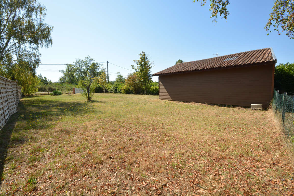 Terrain à bâtir a vendre de 676 m2 + dépendance - le porge - photo 2