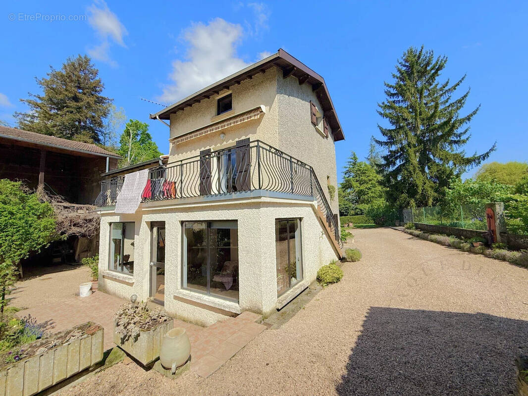 Maison à SAINT-GENIS-LAVAL