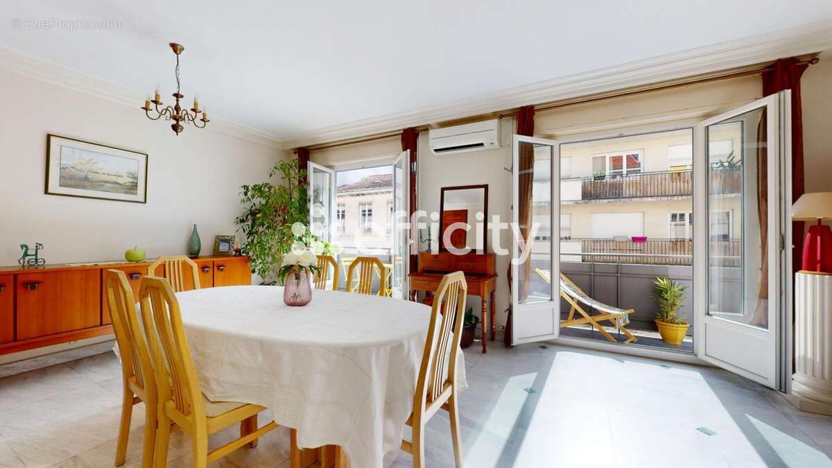 Appartement à LYON-6E