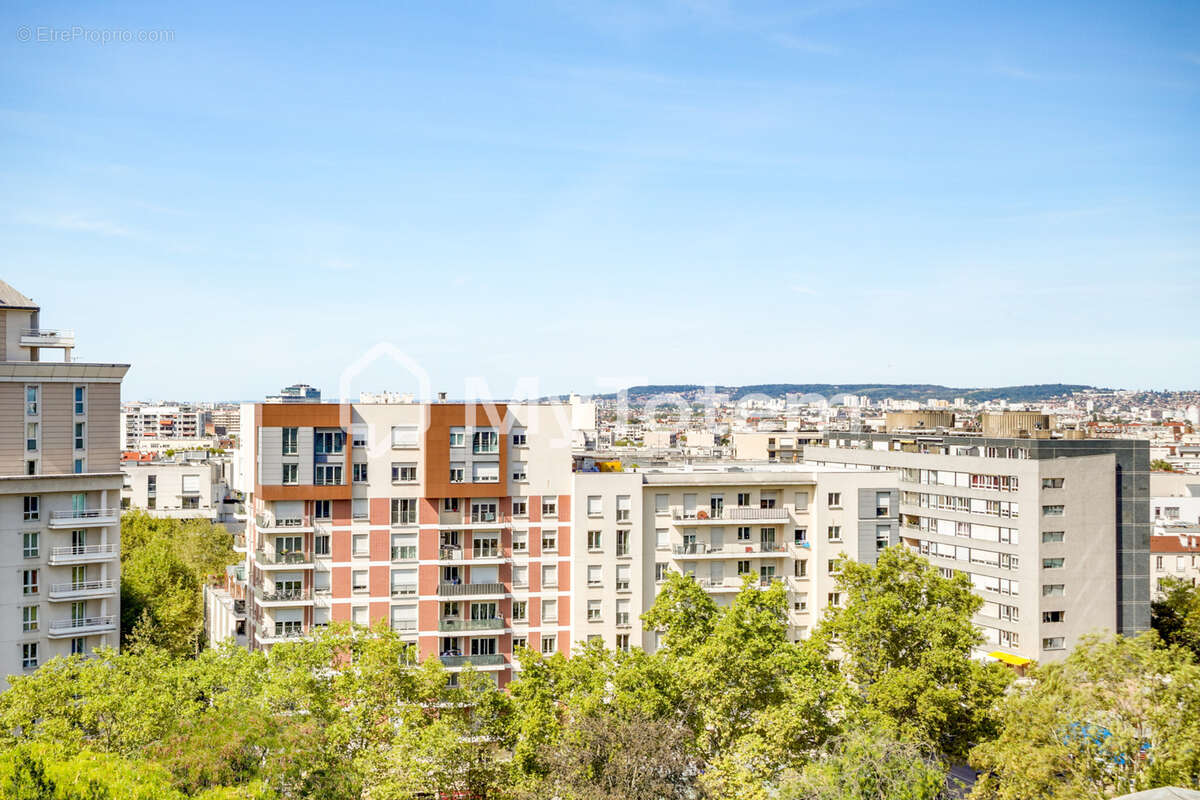 Appartement à COURBEVOIE