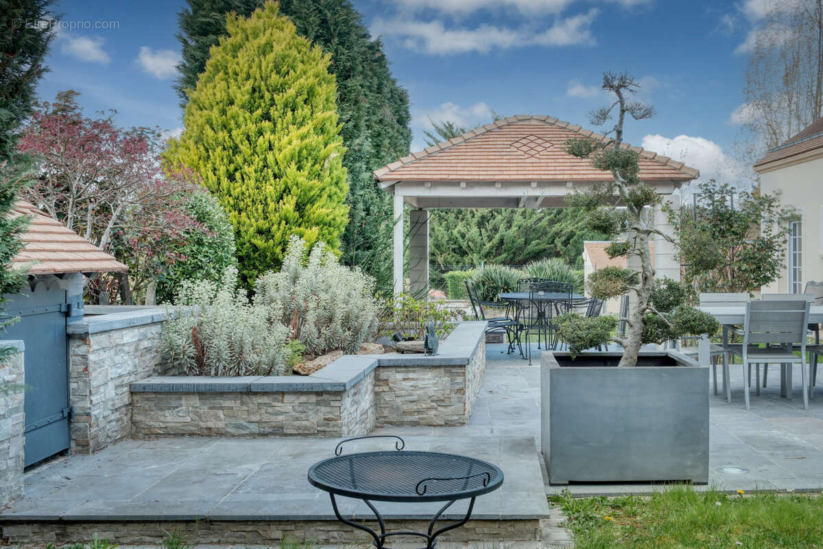 Maison indivdiuelle de plain pied - 210m2 - 5 chambres - dpe c - photo 4