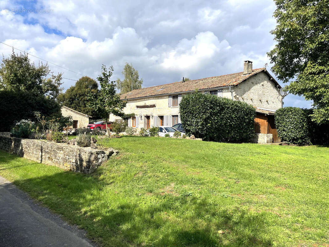 OVERVIEW - Maison à LORIGNE