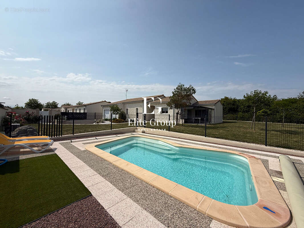 A VENDRE très joli pavillon avec piscine à Jarnac 126 m2 - photo 16