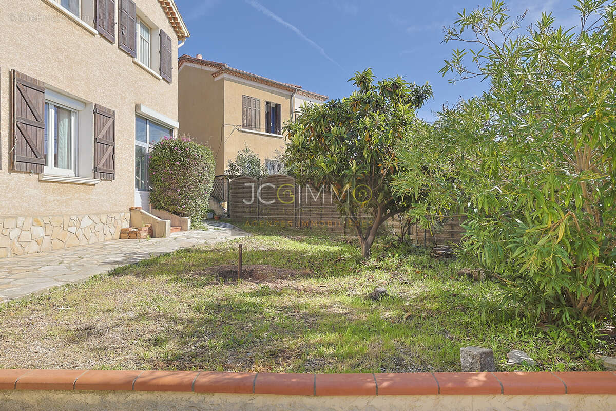 Maison à fort potentiel composée de 2 appartements - Bas Faron à Toulon - photo 2