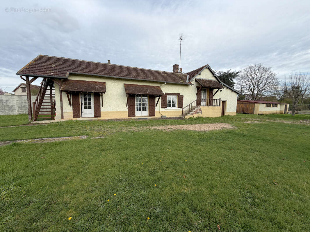 Maison à HOUDAN