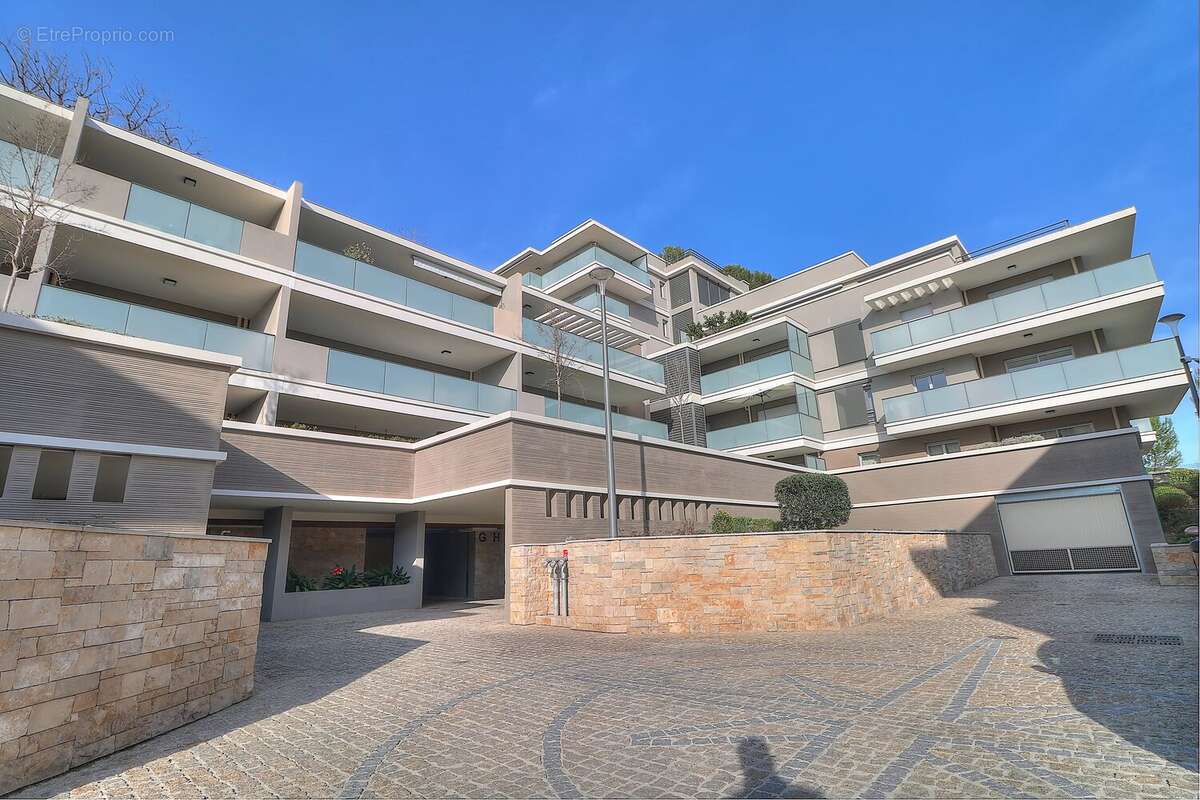 Appartement à MOUGINS