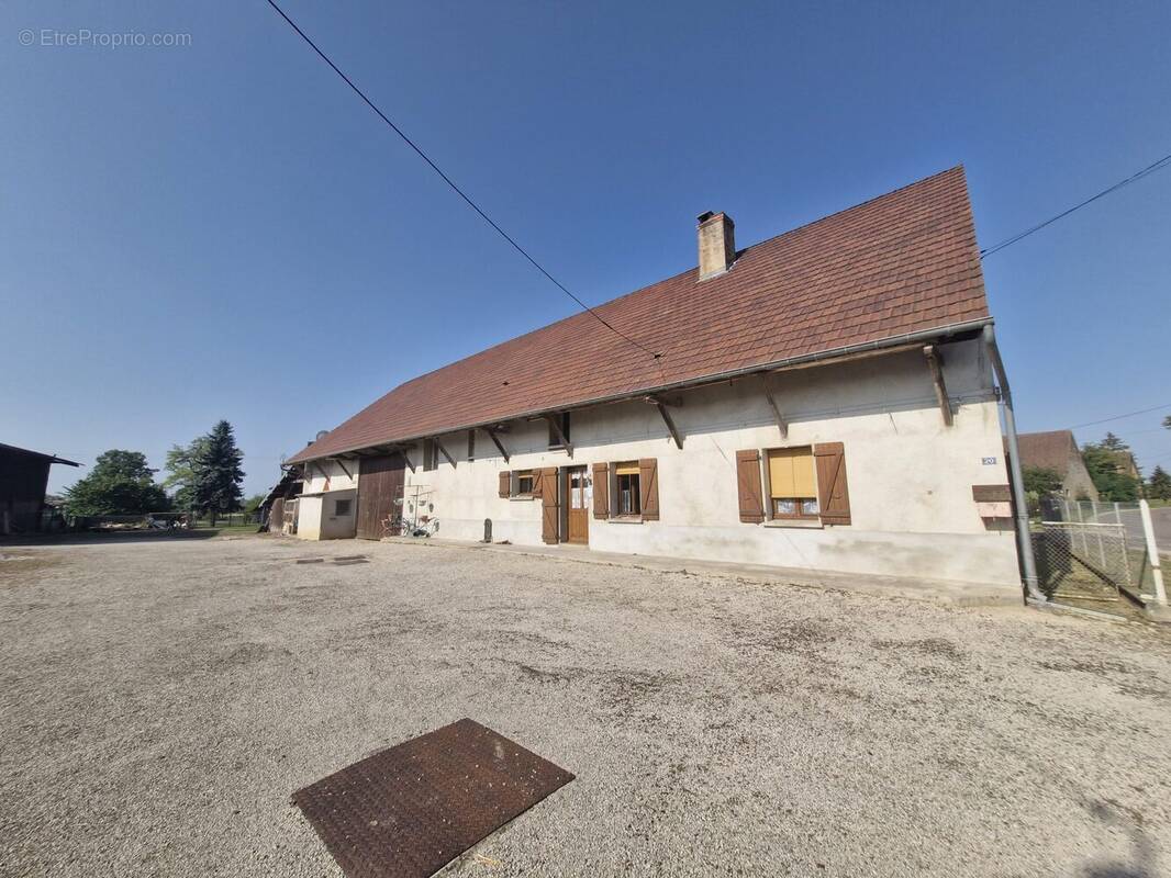 Maison à LONGEPIERRE