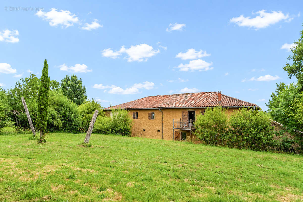 Maison à CHARLAS