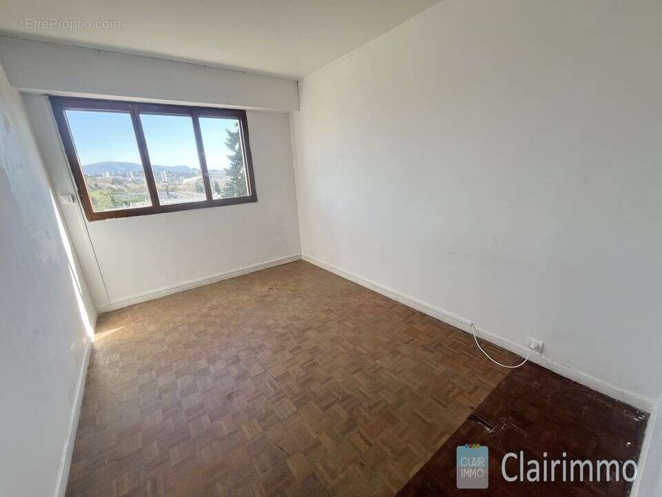 Appartement T5 à vendre - Piscine - Tennis -  Balcon - Cave - - Appartement à MARSEILLE-13E