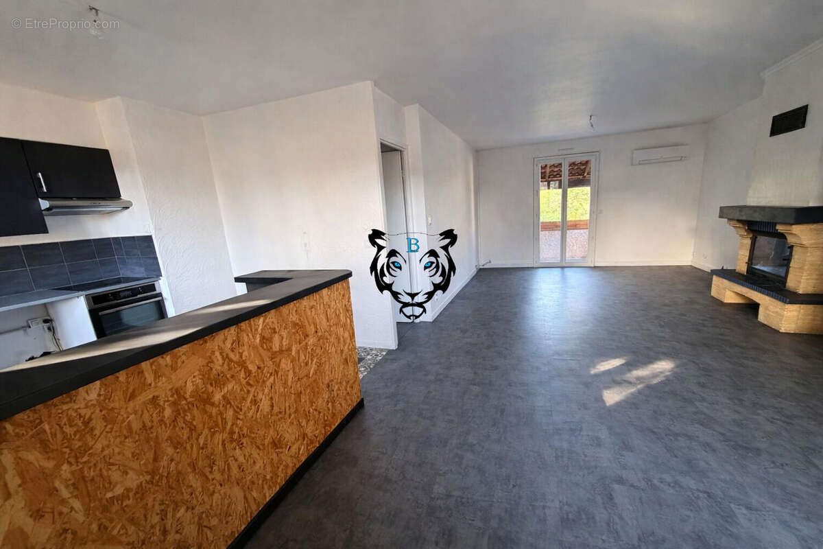 Maison à ROQUEBRUNE-SUR-ARGENS