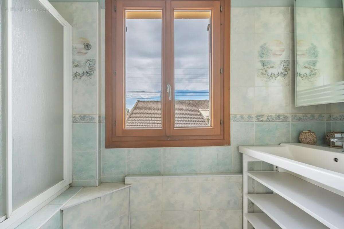 Maison de 5 pièces de 80 m² à Sainte-Geneviève-des-Bois - photo 9