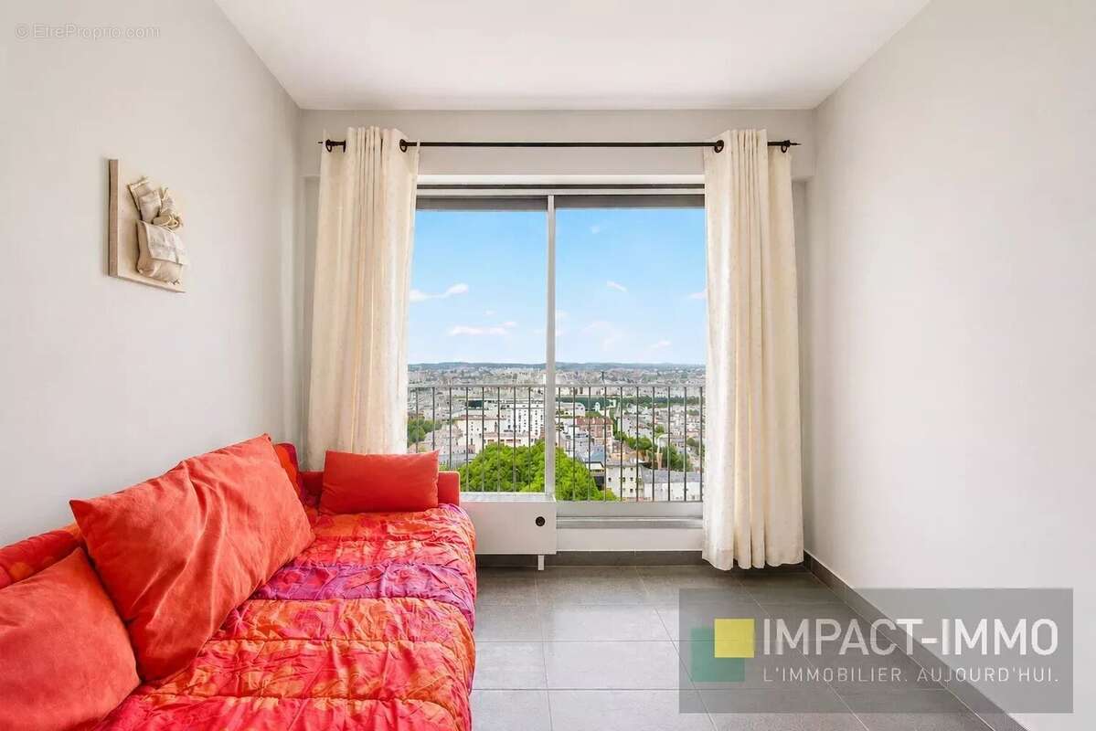 Appartement à COURBEVOIE