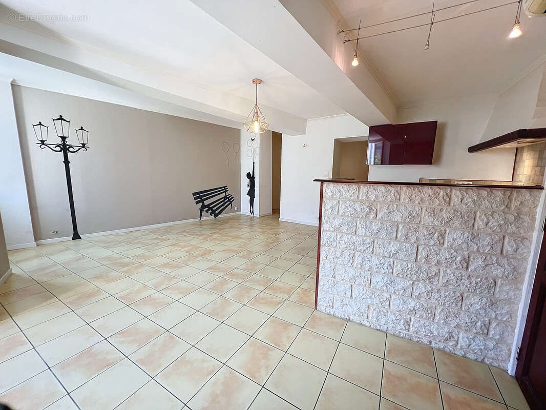 Maison à PEZILLA-LA-RIVIERE